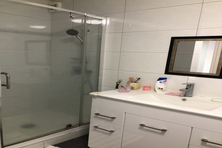 Photo of property in 1/19 Bond Crescent, Forrest Hill, Auckland, 0620