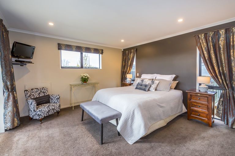 Photo of property in 21 Bernice Crescent, Yaldhurst, Christchurch, 8042