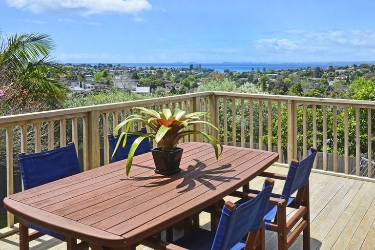 Photo of property in 20 Geoffrey Road, Torbay, Auckland, 0630