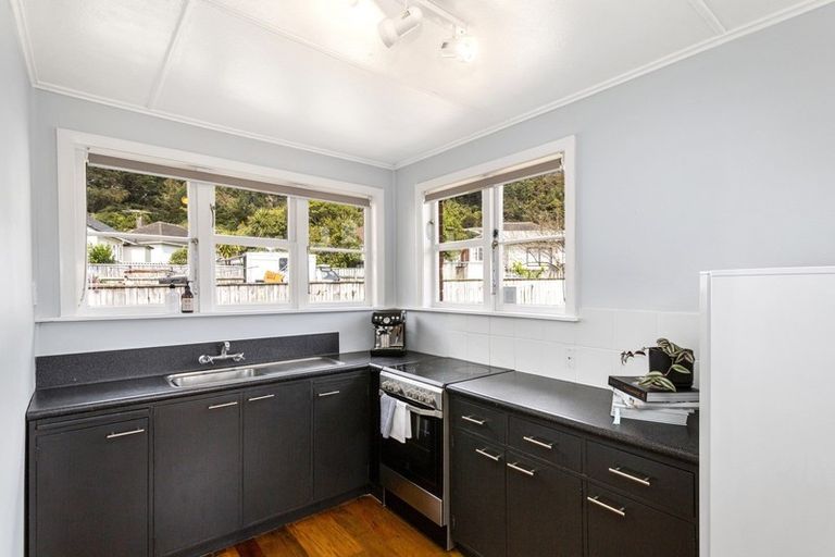 Photo of property in 16 Cleland Crescent, Naenae, Lower Hutt, 5011