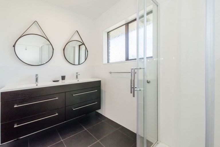 Photo of property in 69 Mazengarb Road, Paraparaumu Beach, Paraparaumu, 5032