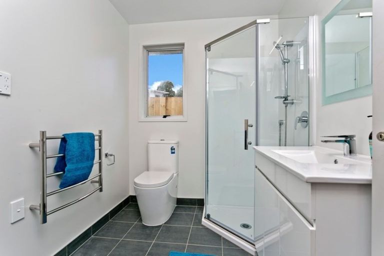 Photo of property in 22 Glastron Place, Bayview, Auckland, 0629