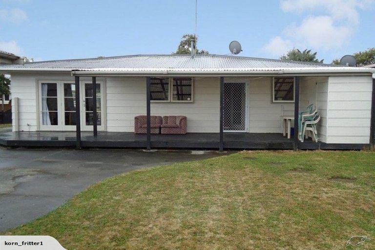 Photo of property in 18 Motuoapa Place, Kelvin Grove, Palmerston North, 4414