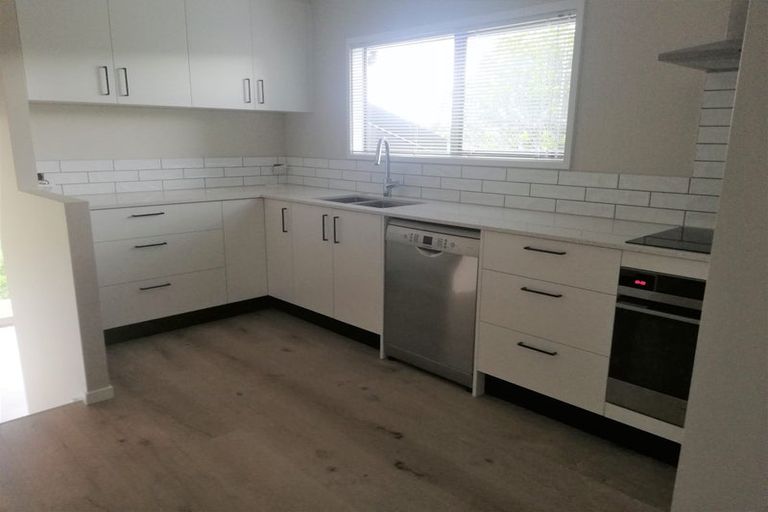 Photo of property in 2/5 Aries Place, Shelly Park, Auckland, 2014