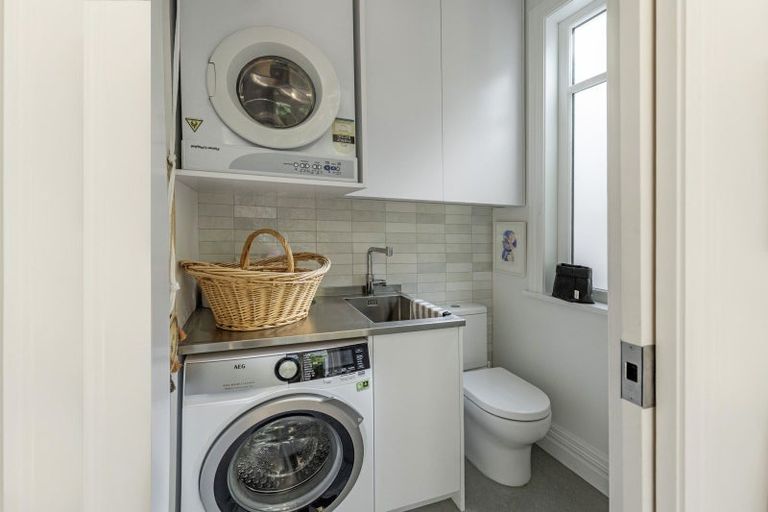 Photo of property in 69 Austin Street, Mount Victoria, Wellington, 6011