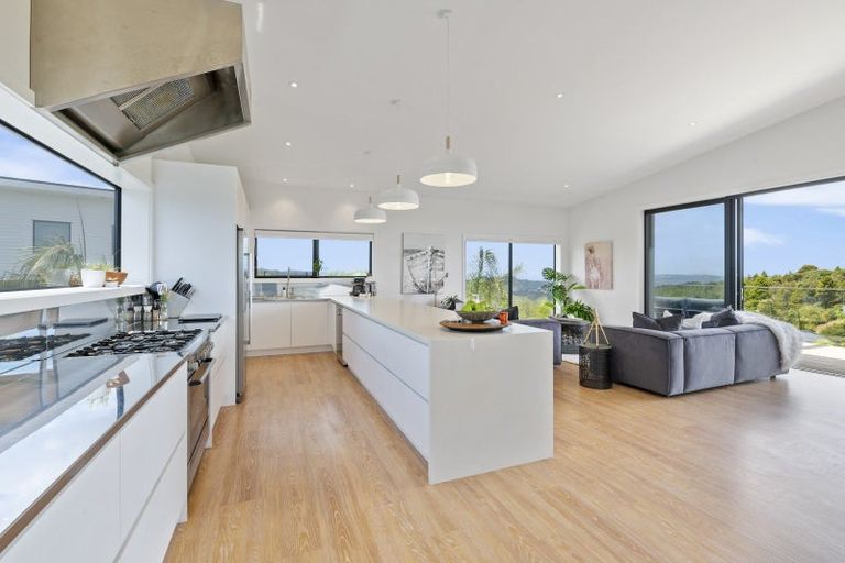 Photo of property in 246 Hillcrest Road, Wainui, 0931