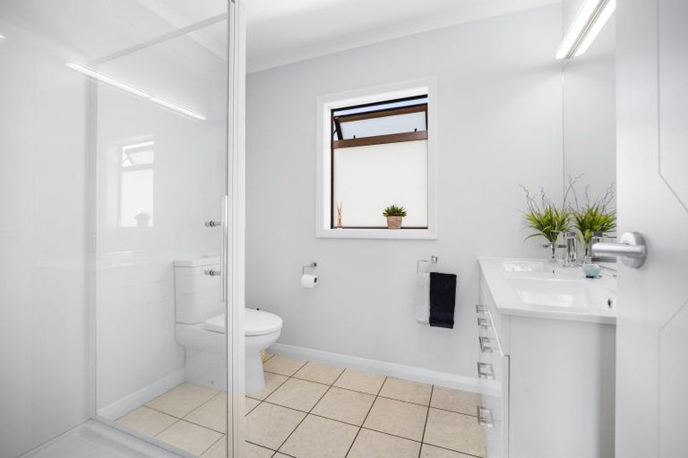 Photo of property in 1 Holcombrooke Lane, Welcome Bay, Tauranga, 3175