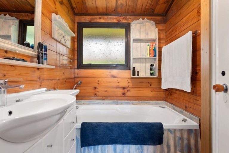 Photo of property in 13 Webster Place, Picton, 7220