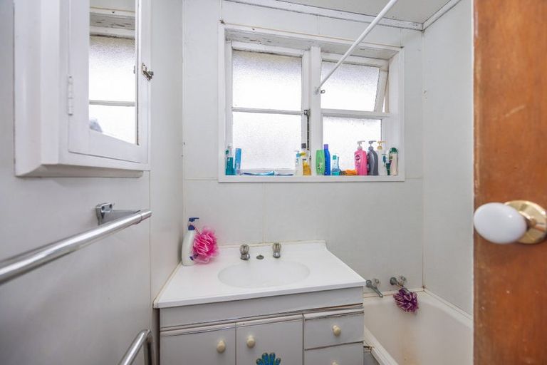 Photo of property in 44 Ross Crescent, Fairfield, Hamilton, 3214