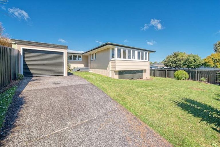 Photo of property in 21 Huia Street, Waiuku, 2123