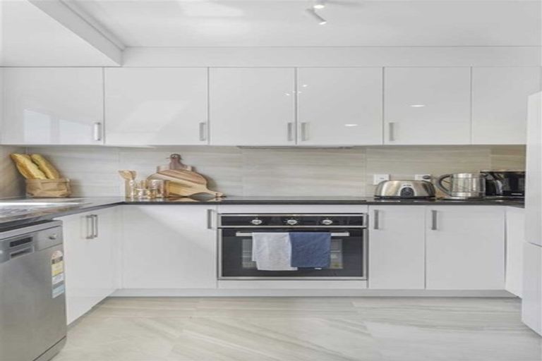 Photo of property in 2/4 Gibraltar Street, Howick, Auckland, 2014