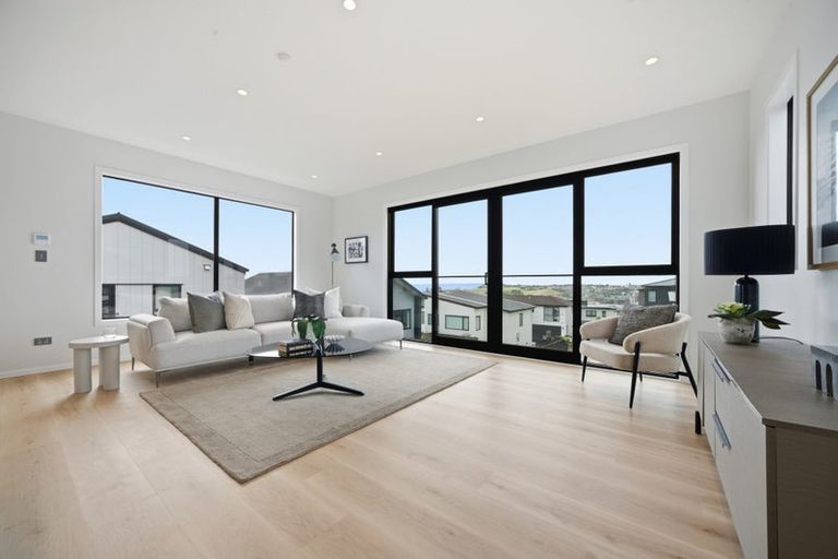 Photo of property in 3 Makumaku Place, Long Bay, Auckland, 0630