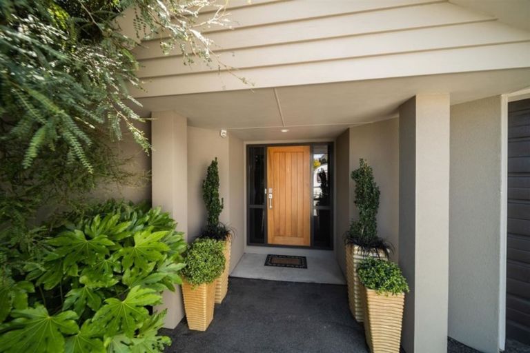 Photo of property in 1 Manorburn Place, Lake Hayes, Queenstown, 9304