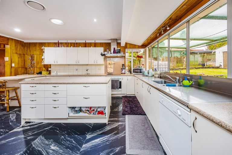 Photo of property in 10 Albertson Place, Manurewa, Auckland, 2102