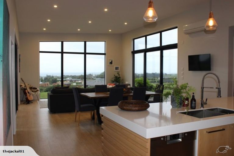 Photo of property in 6 Ekuarangi Place, Kaitake, New Plymouth, 4374