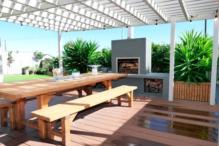 Photo of property in 5 Mahia Lane, Waikanae, 5036