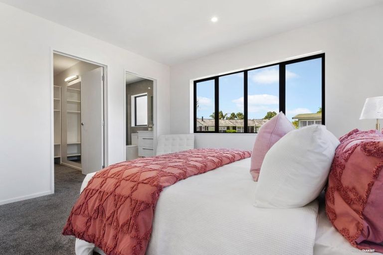 Photo of property in 2b Lucinda Place, Glen Eden, Auckland, 0602