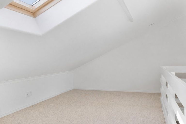 Photo of property in 18 Lakeridge Close, Rangatira Park, Taupo, 3330