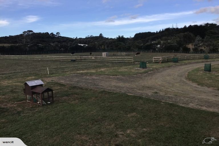 Photo of property in 245a Muriwai Valley Road, Muriwai, Waimauku, 0881