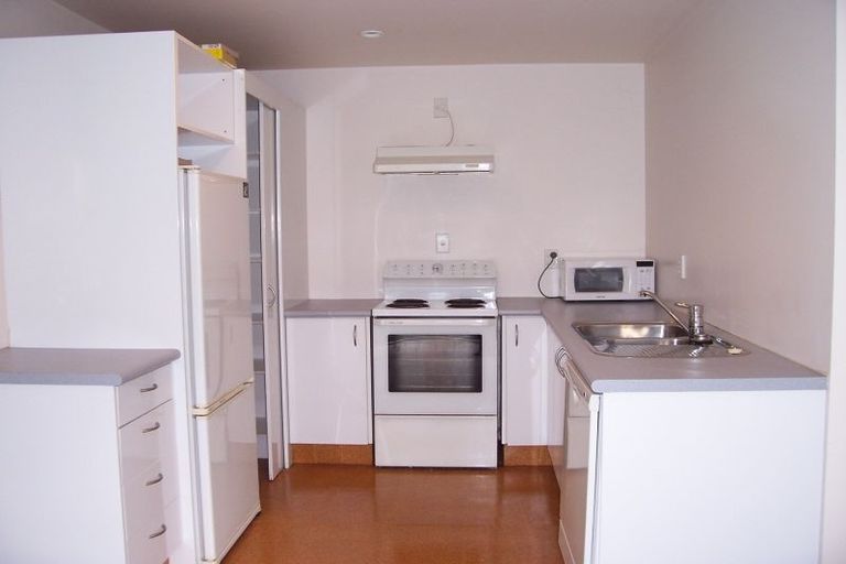 Photo of property in 4/93a Kelburn Parade, Kelburn, Wellington, 6012