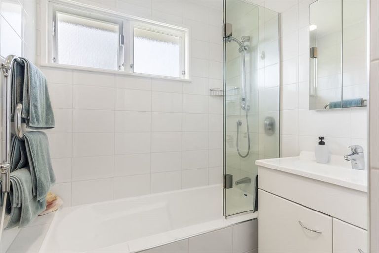 Photo of property in 2/34a Sunnynook Road, Sunnynook, Auckland, 0620