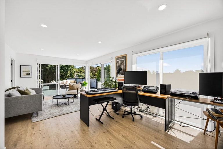 Photo of property in 6 Blacks Road, Greenhithe, Auckland, 0632