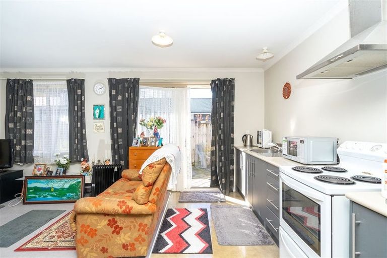 Photo of property in 2a Burrows Place, Frankton, Hamilton, 3204