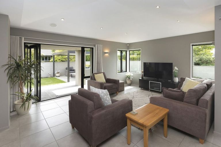 Photo of property in 8 Applecross Lane, Harewood, Christchurch, 8051