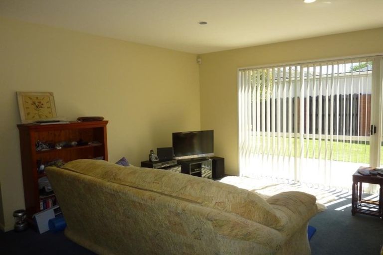 Photo of property in 2 Warner Place, Heathcote Valley, Christchurch, 8022