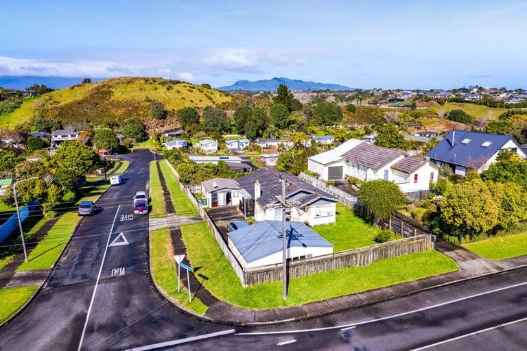 Photo of property in 93 Omata Road, Marfell, New Plymouth, 4310