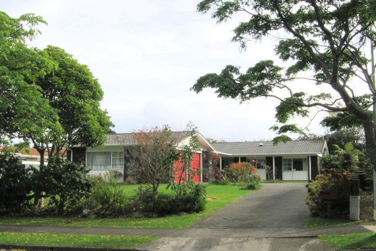 Photo of property in 25 Rosebank Grove, Waikanae, 5036