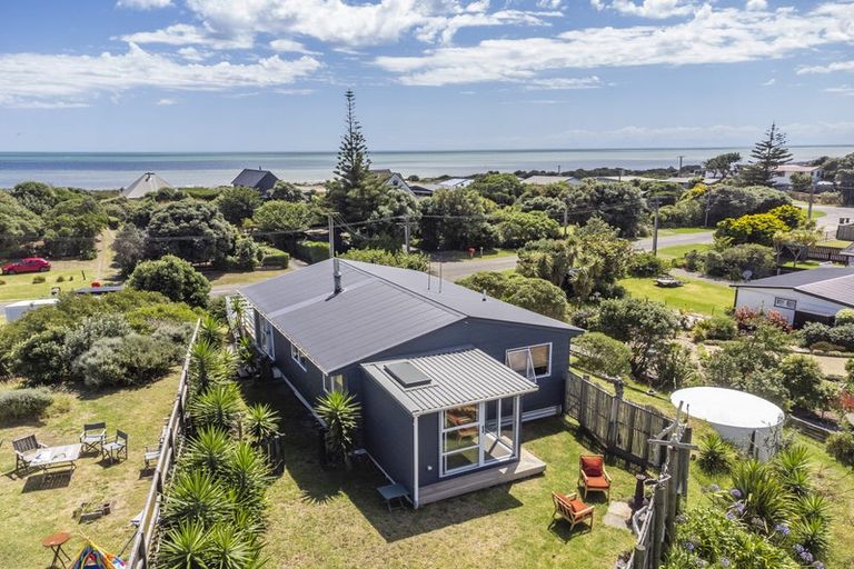 Photo of property in 42 Rodney Avenue, Te Horo Beach, Otaki, 5581