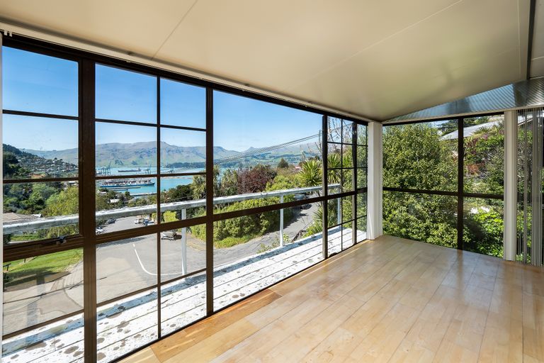Photo of property in 27 Walkers Road, Lyttelton, 8082