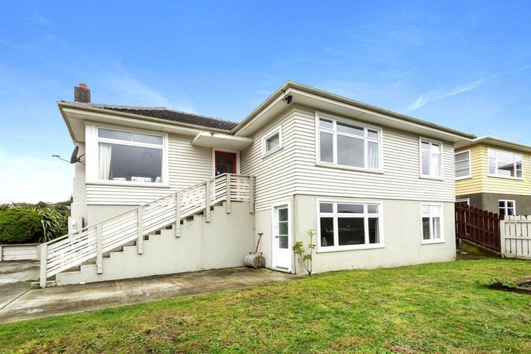 Photo of property in 33 Tawa Terrace, Tawa, Wellington, 5028
