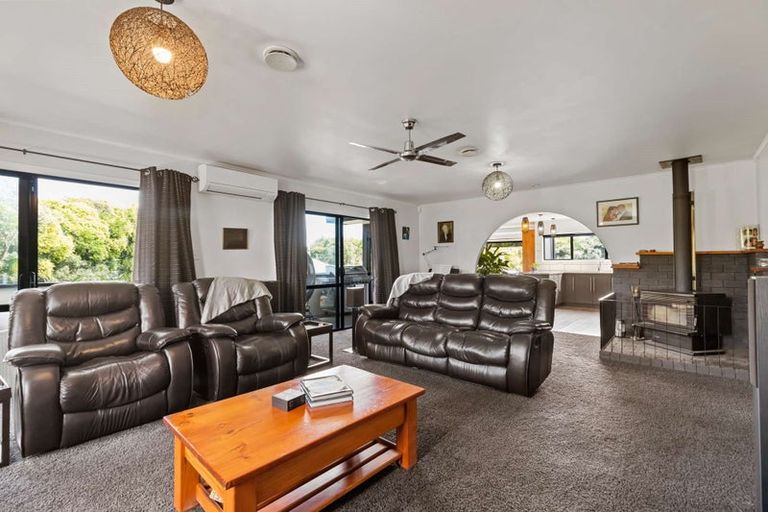 Photo of property in 16 Rossiter Avenue, Waiuku, 2123