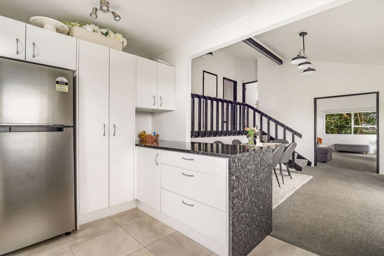 Photo of property in 11 Beaudine Avenue, Glenfield, Auckland, 0629