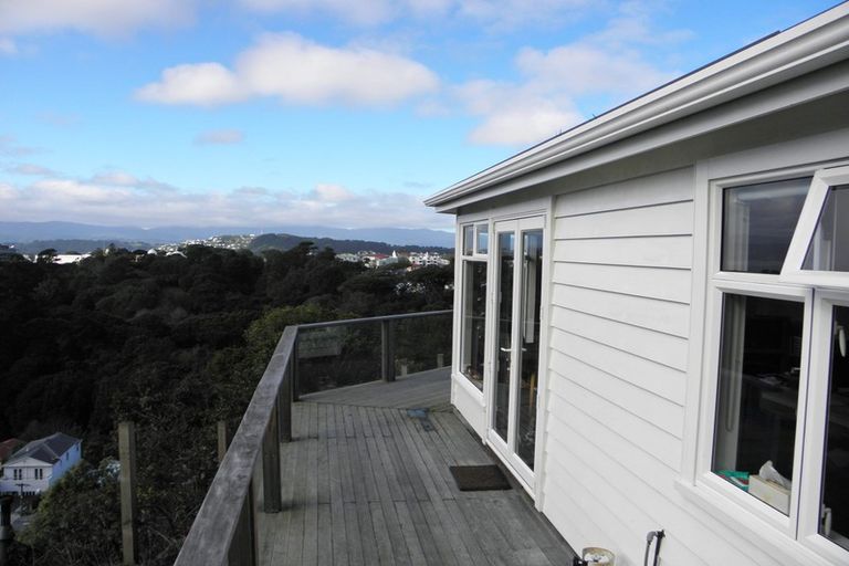 Photo of property in 45 Garden Road, Northland, Wellington, 6012