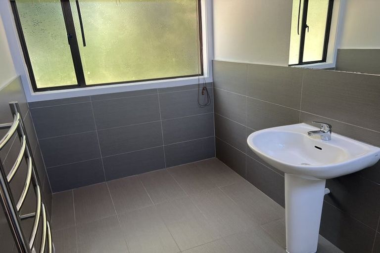 Photo of property in 14 Felicity Place, Unsworth Heights, Auckland, 0632