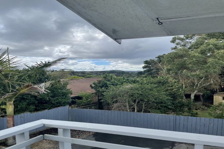 Photo of property in 2/65 Cliff View Drive, Green Bay, Auckland, 0604