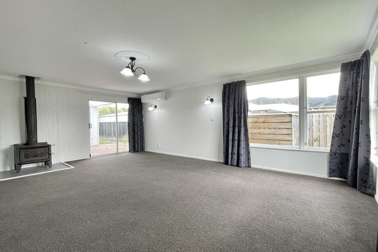 Photo of property in 21 Totara Park Road, Clouston Park, Upper Hutt, 5018