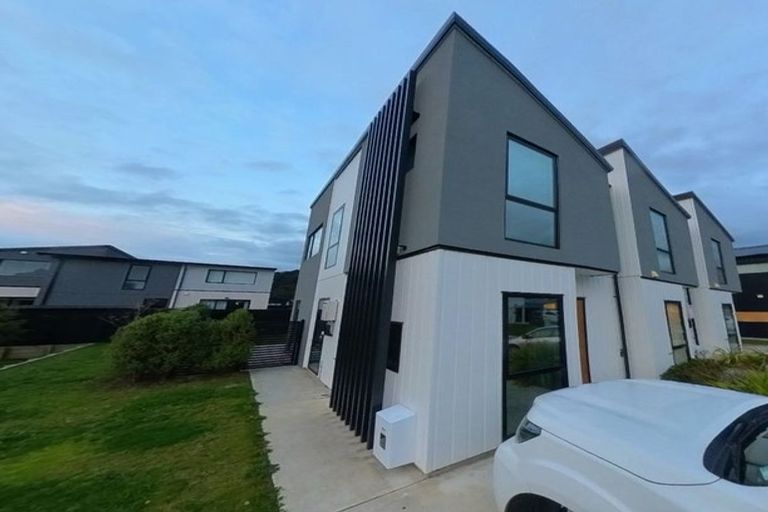 Photo of property in 1 La Mer Lane, Wallaceville, Upper Hutt, 5018