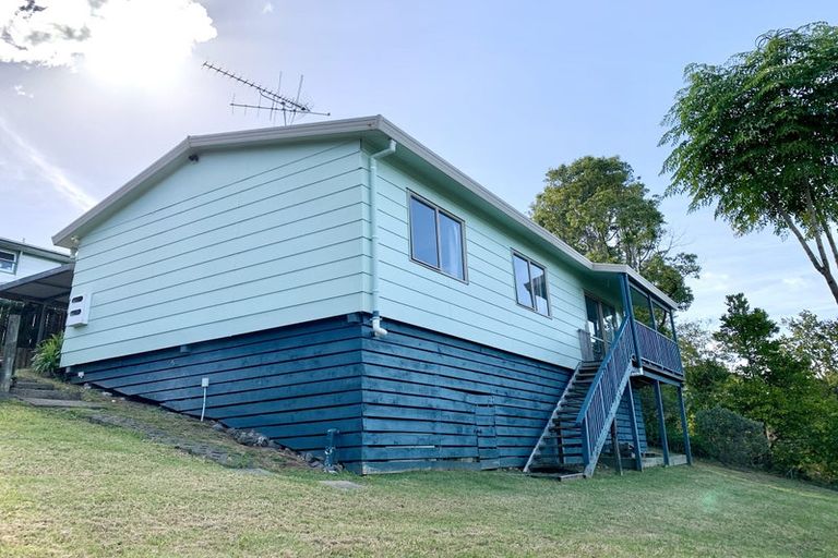 Photo of property in 2/87 Fairclough Road, Beach Haven, Auckland, 0626