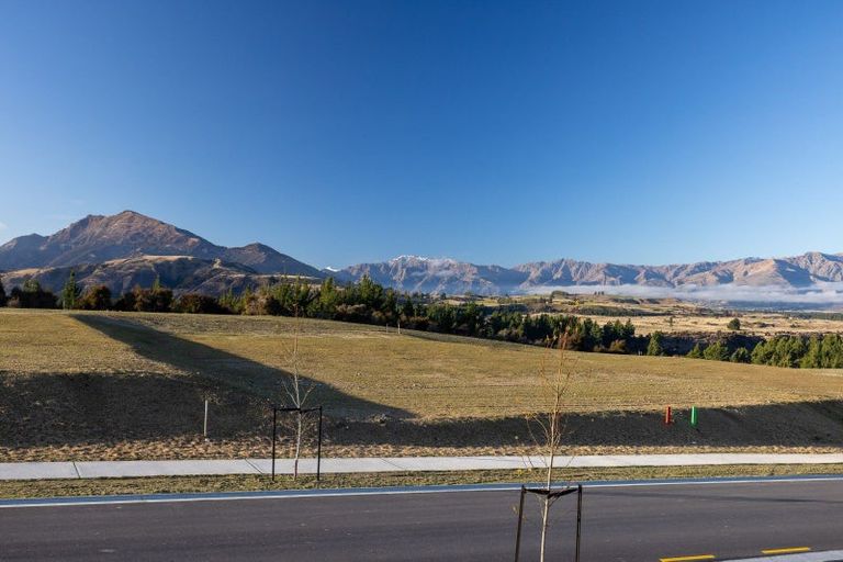 Photo of property in 41 Carrickmore Crescent, Wanaka, 9305