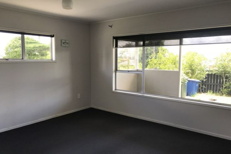 Photo of property in 1/14 Amberley Avenue, Te Atatu South, Auckland, 0610