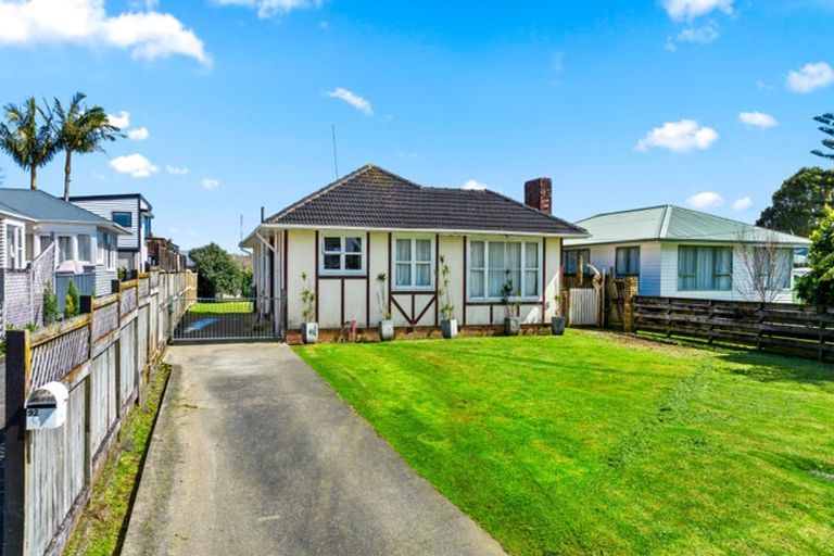 Photo of property in 92 Gloria Avenue, Te Atatu Peninsula, Auckland, 0610