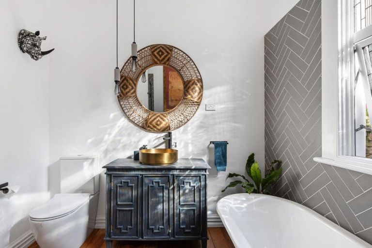 Photo of property in 36 Belt Road, Moturoa, New Plymouth, 4310