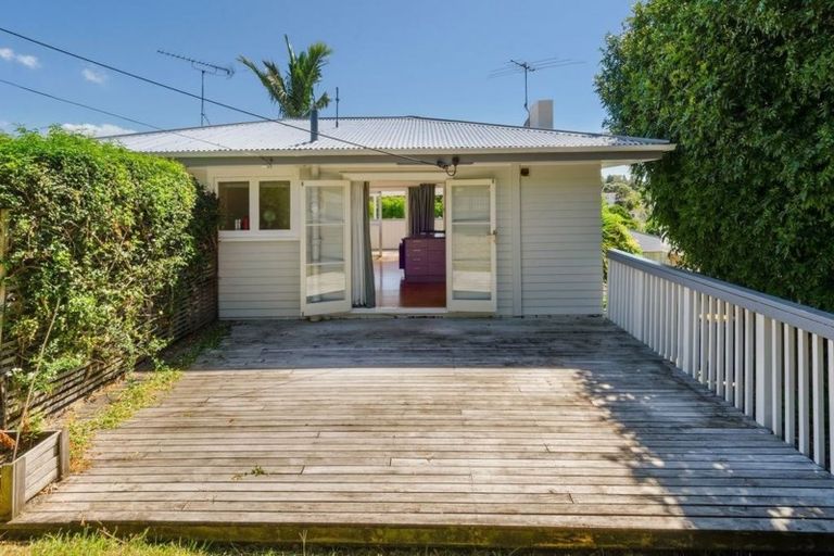 Photo of property in 1/23 Alexander Avenue, Torbay, Auckland, 0630