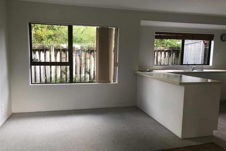 Photo of property in 3/16 Evans Road, Glen Eden, Auckland, 0602