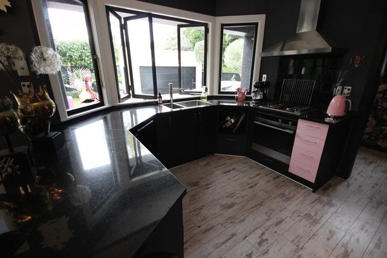 Photo of property in 15 Ake Ake Avenue, Hokowhitu, Palmerston North, 4410