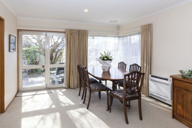 Photo of property in 27 Regency Crescent, Redwood, Christchurch, 8051